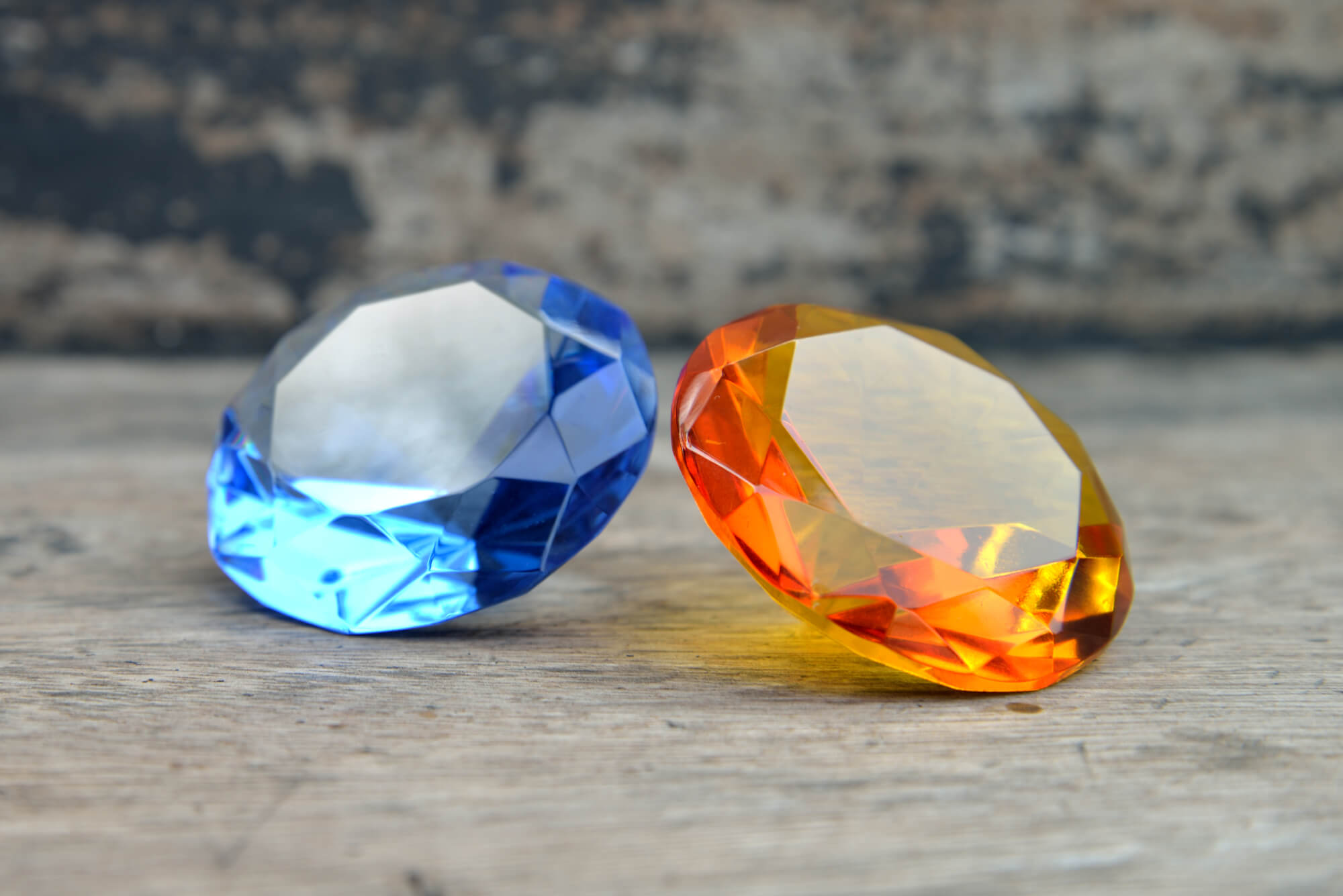 サファイアの価値は色で決まる！人気カラーと評価の基準を解説